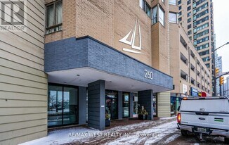 260 Queens Quay W in Toronto, ON - Building Photo