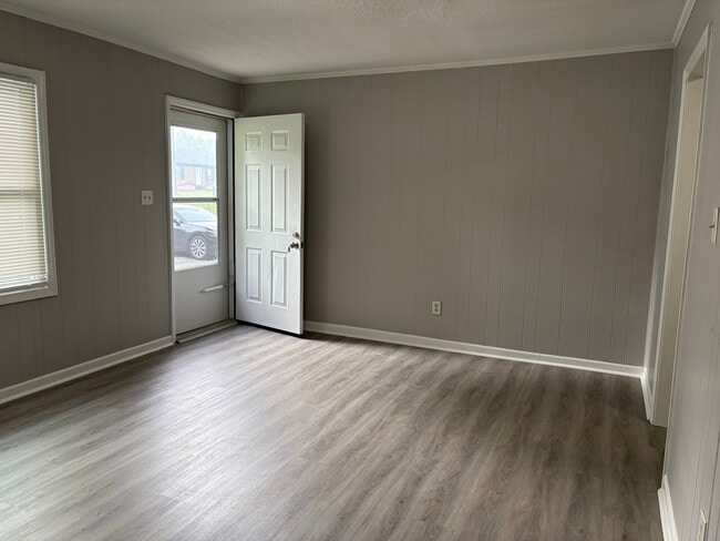 738 Mylinda Dr, Unit 738-740 in Newton, NC - Foto de edificio - Building Photo
