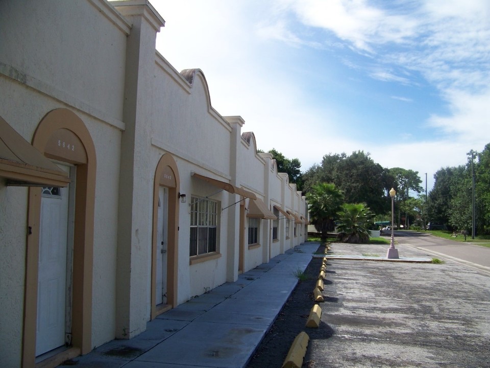 Sunrise Villas in New Port Richey, FL - Building Photo