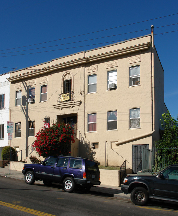 1047 Hyperion Ave in Los Angeles, CA - Building Photo