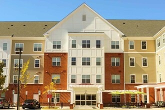 Bladensburg Commons in Bladensburg, MD - Foto de edificio - Building Photo