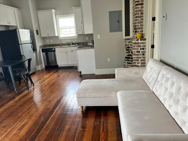 511 S Rendon St, Unit Upstairs