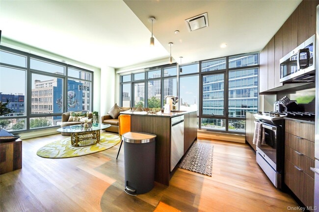 50 Clinton Pl in New Rochelle, NY - Building Photo - Building Photo