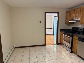 17 Circle Rd in Lexington, MA - Building Photo - Building Photo