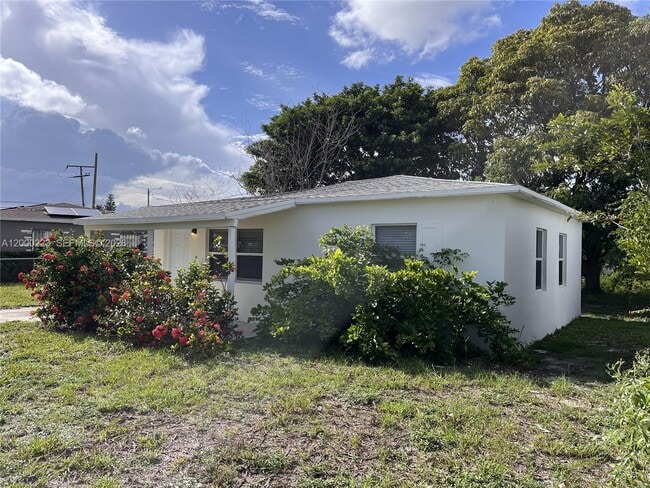 2481 NW 154th St in Miami Gardens, FL - Building Photo - Building Photo