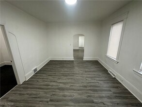 3823 E 54th St in Cleveland, OH - Building Photo - Building Photo