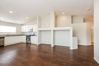 438 River Glider Ave in North Las Vegas, NV - Building Photo - Building Photo