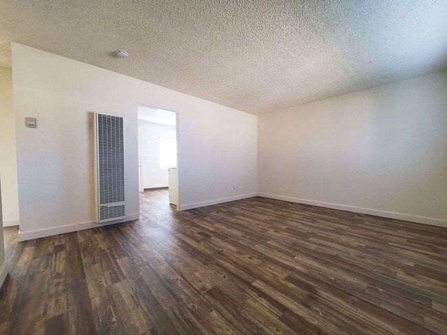1041 N Mollison Ave in El Cajon, CA - Building Photo - Building Photo