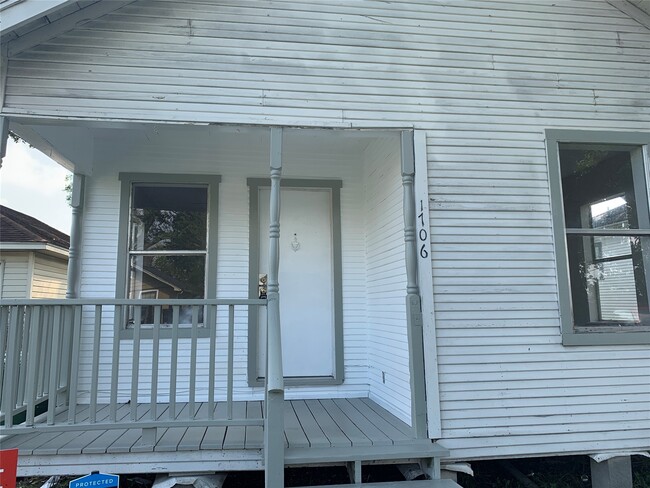 property at 1706 Wipprecht St