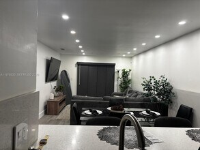 8036 NW 41 Ct in Sunrise, FL - Building Photo - Building Photo