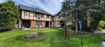 4 Eden Ct in Brookfield, CT - Building Photo - Building Photo