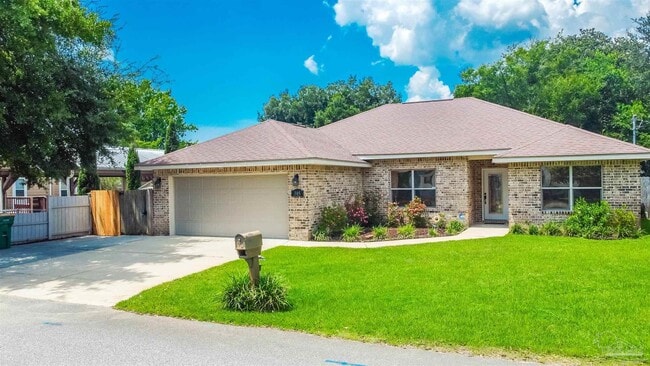 305 Friar Tuck Rd in Mary Esther, FL - Building Photo - Building Photo