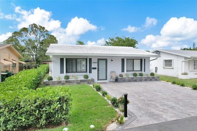 7309 NW 62nd St in Tamarac, FL - Building Photo - Building Photo