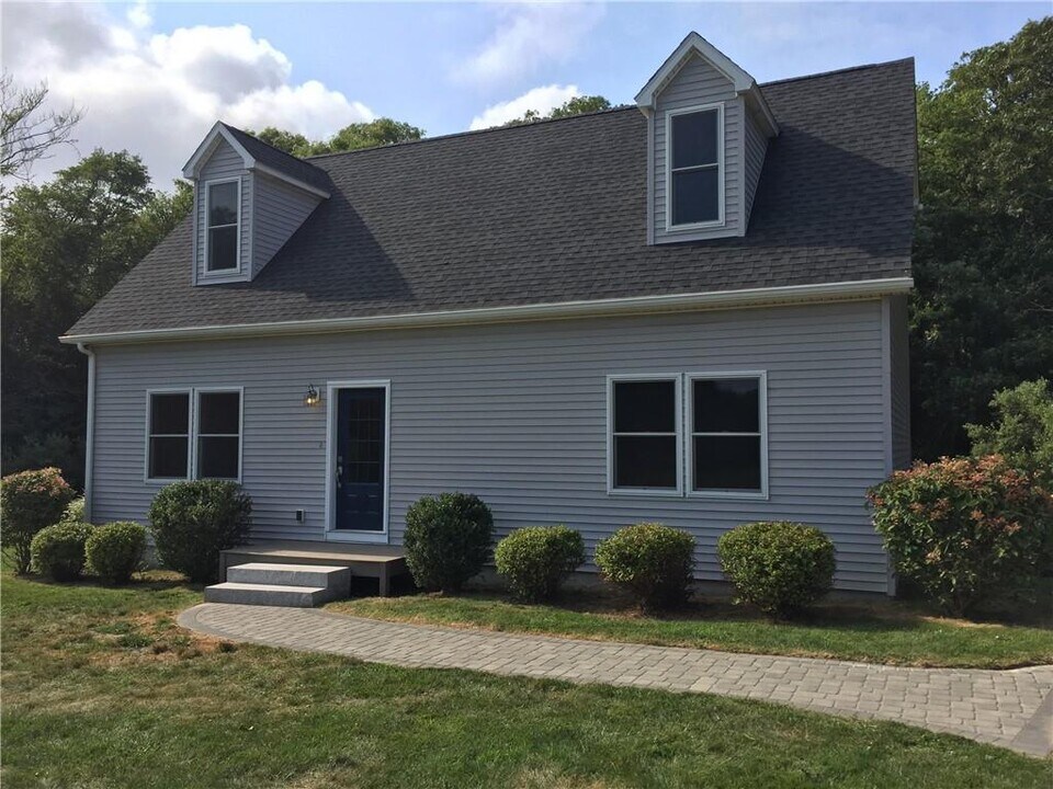 223C John Dyer Rd in Little Compton, RI - Building Photo