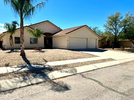 8628 Esselmont Dr E in Tucson, AZ - Building Photo