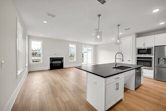 127 Myrtle Rd in Warren, NJ - Building Photo - Building Photo