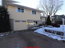 301 E McArthur St in Appleton, WI - Building Photo