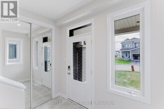 2046 Postilion St in Ottawa, ON - Building Photo - Building Photo