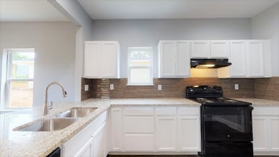 106 E Oak St in Whitewright, TX - Building Photo - Building Photo