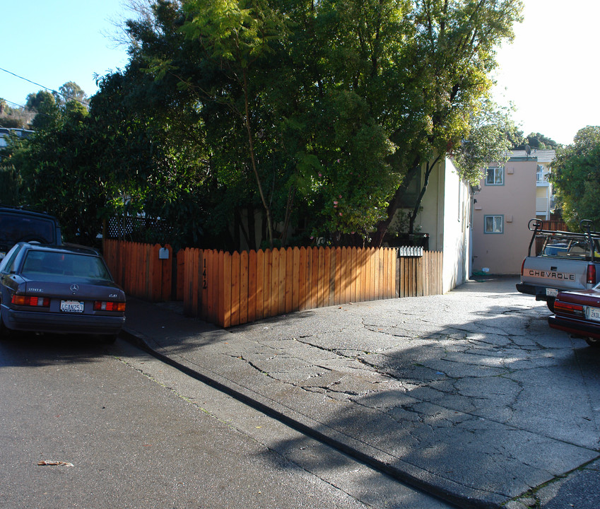 142 Park St in San Rafael, CA - Foto de edificio