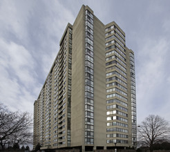 Skygarden Guard House in Toronto, ON - Building Photo - Building Photo