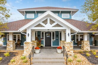 Campus Lodge in Columbia, MO - Foto de edificio - Building Photo