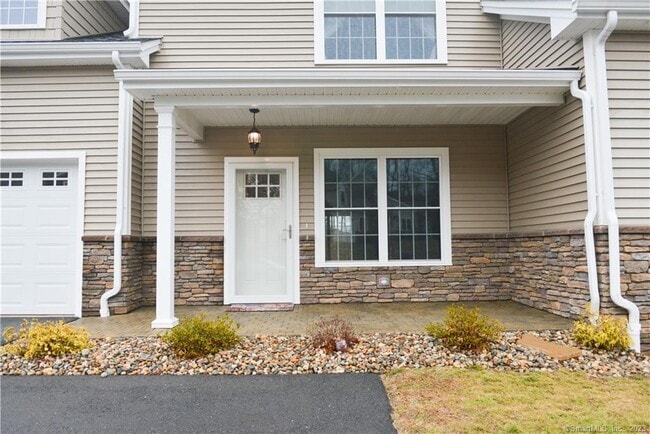 17 Brookview Cir in Bristol, CT - Building Photo - Building Photo