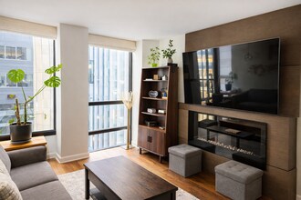 230 E Ontario St, Unit #  01803 in Chicago, IL - Foto de edificio - Building Photo