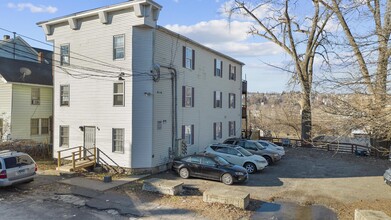 56 Lounsbury Ave in Waterbury, CT - Building Photo - Building Photo