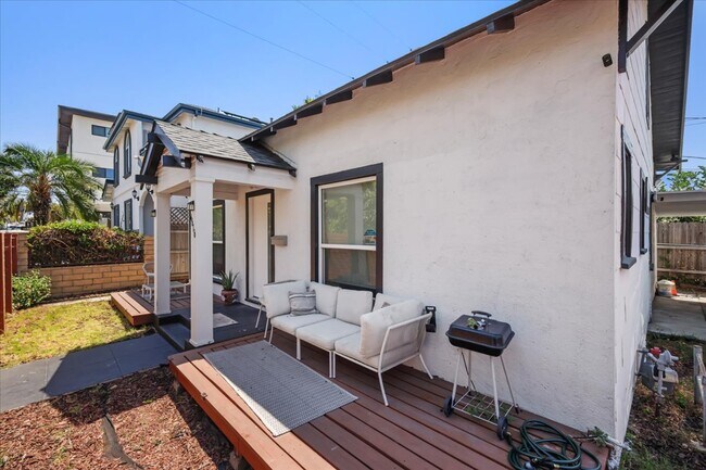 4616 Rosewood Ave in Los Angeles, CA - Building Photo - Building Photo