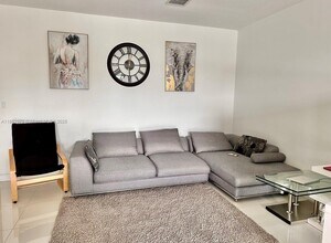 415 NE 194th Ln in Miami, FL - Building Photo - Building Photo