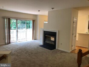 5136 Castle Harbor Way in Centreville, VA - Foto de edificio - Building Photo