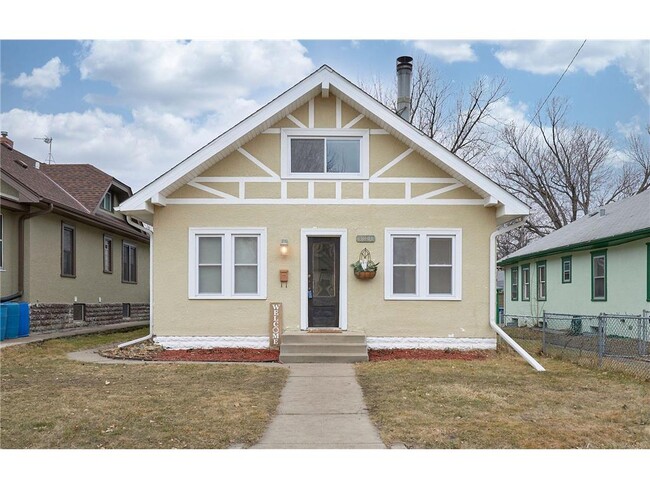 property at 3841 N Aldrich Ave