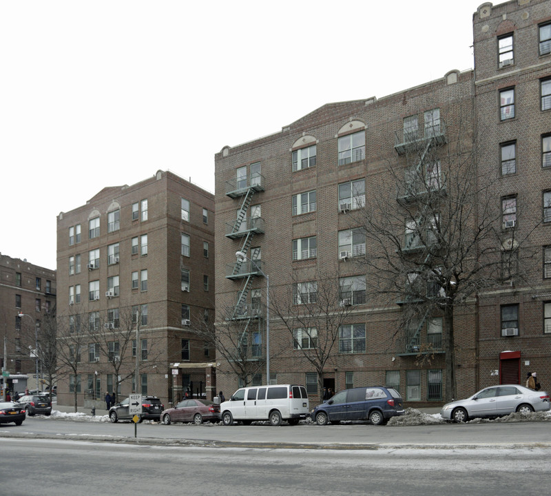 2001 Dr Martin Luther King Jr Blvd in Bronx, NY - Foto de edificio