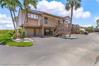 7596 Captains Harbor Dr in Bokeelia, FL - Foto de edificio - Building Photo