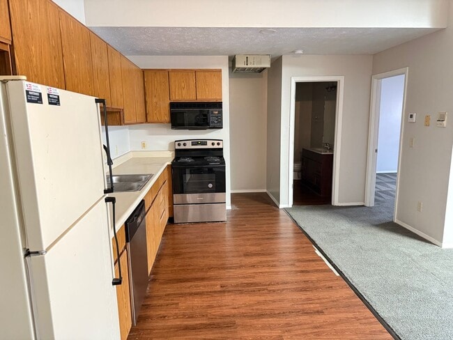 1414 Croxton Ave in Bloomington, IL - Building Photo - Building Photo