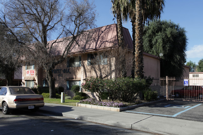 White Oak Apartments in Riverside, CA - Foto de edificio - Building Photo