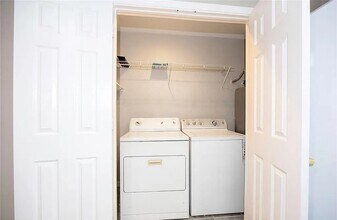 7019 Bent Branch Dr in Houston, TX - Building Photo - Building Photo