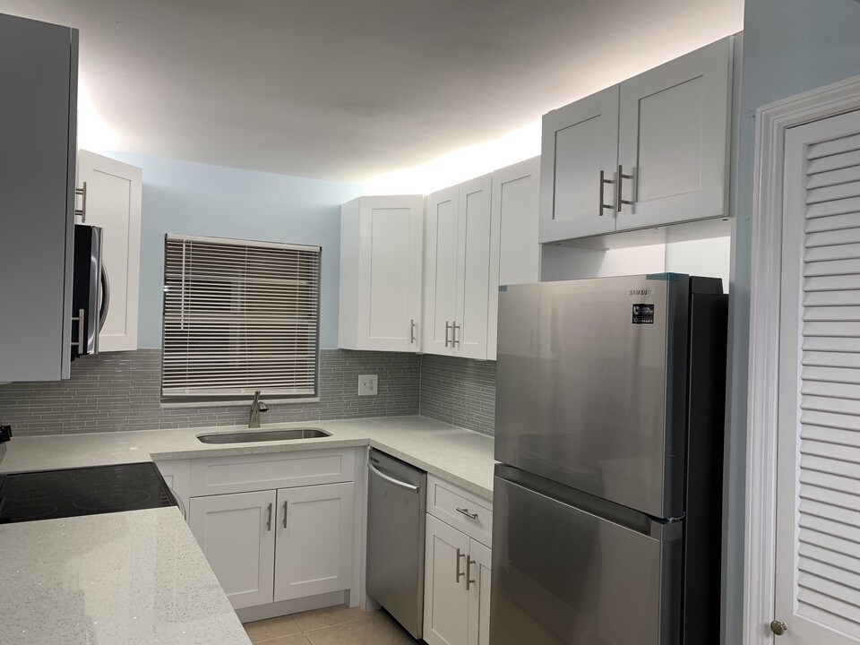 1251 NW 13th St in Boca Raton, FL - Building Photo