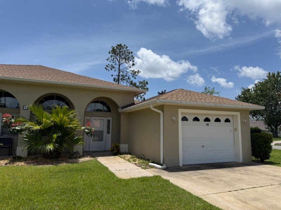 8 Eton Ln in Palm Coast, FL - Building Photo