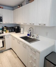 45 SW 9th St, Unit 2207 in Miami, FL - Building Photo - Building Photo