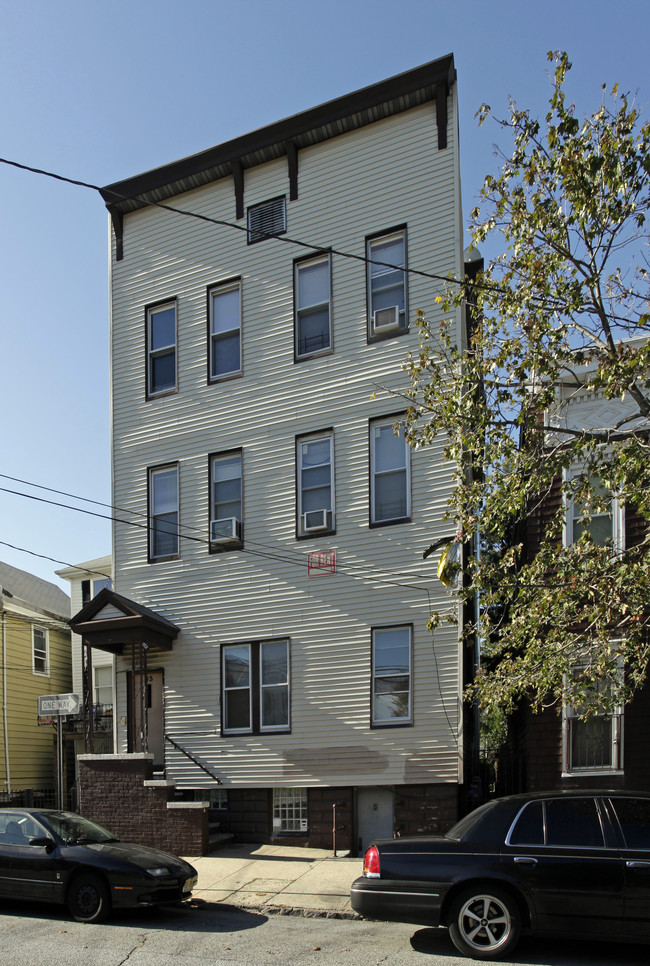 63 Greenville Ave in Jersey City, NJ - Building Photo - Building Photo