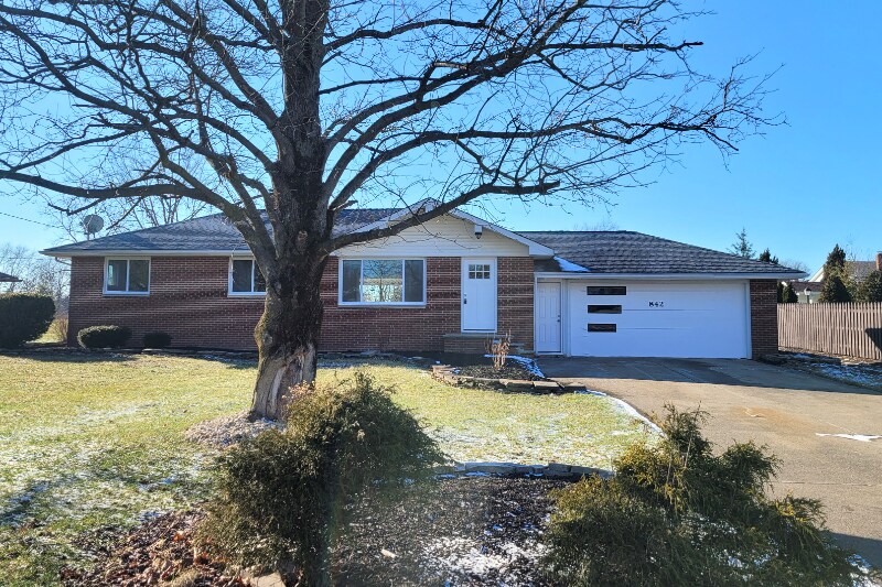 842 Penny's Dr in Brunswick, OH - Building Photo