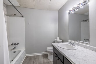 Summit Apartments in Winchester, KY - Building Photo - Interior Photo