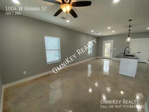 1004 W Hanna St in Denison, TX - Foto de edificio - Building Photo