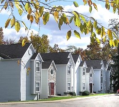 Saddle Creek Apartments in Kalamazoo, MI - Building Photo - Building Photo