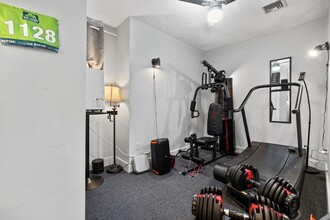 18 Gaston St, Unit 1 in Boston, MA - Foto de edificio - Building Photo