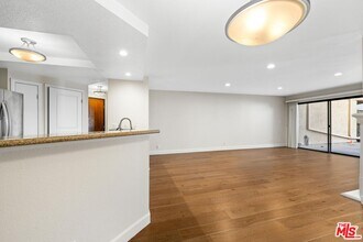 1633 S Bentley Ave in Los Angeles, CA - Building Photo - Building Photo