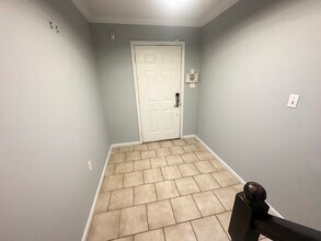 814 Hr Dr SE in Washington, DC - Foto de edificio - Building Photo