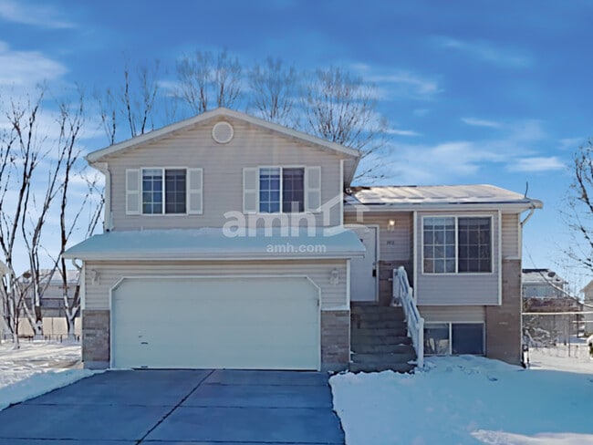 2413 W 1915 N